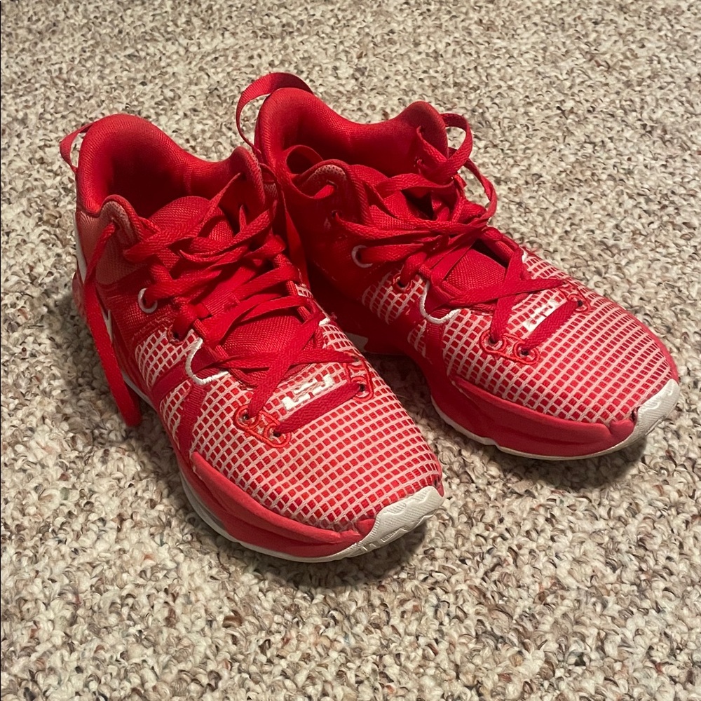Nike Red and White Witness VII basketball shoes